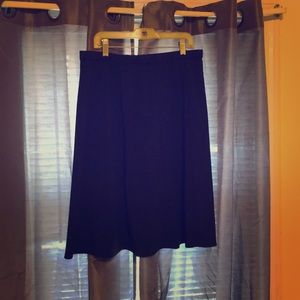 Classic black knee skirt; zip up